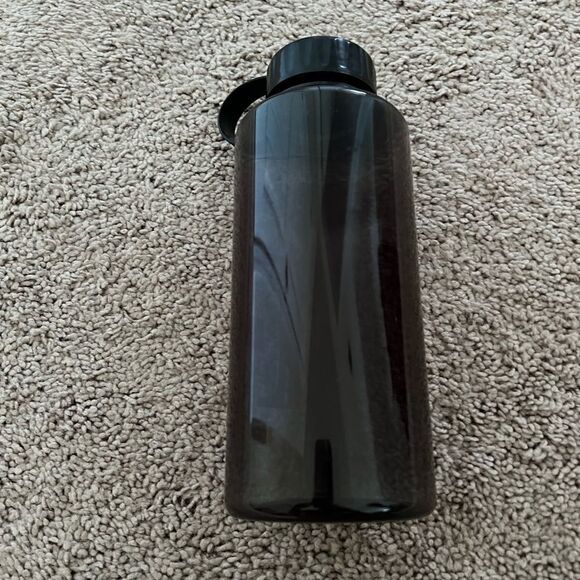 T-Mobile 34oz Black Water Bottle with Pink Logo – BPA-Free Reusable Drink Bottle - Picture 5 of 7